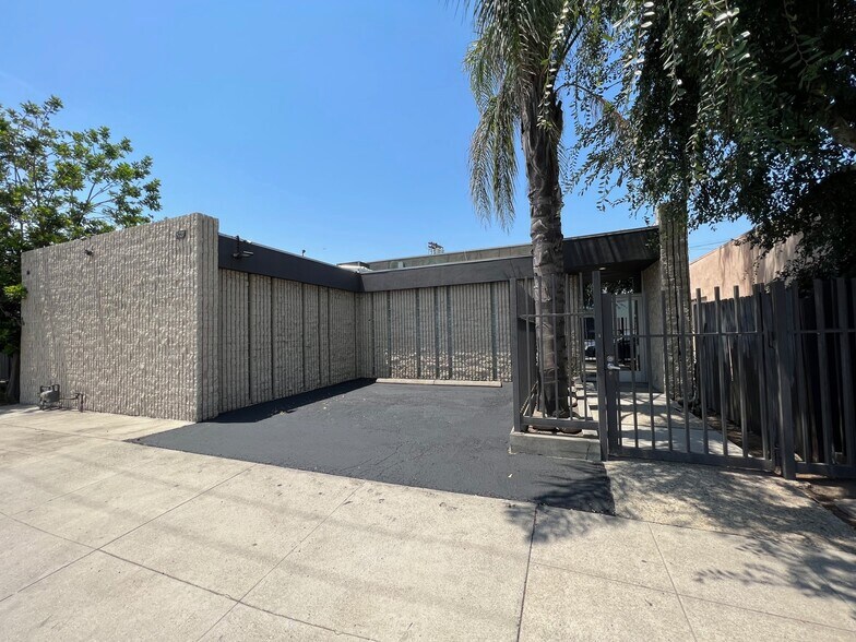 More Photos Of 5721 Cahuenga Blvd, North Hollywood Warehouse For Sale