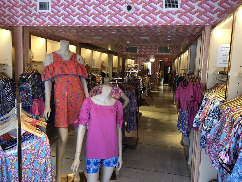 More Photos Of 313-321 John Ringling Blvd, Sarasota Storefront For Sale