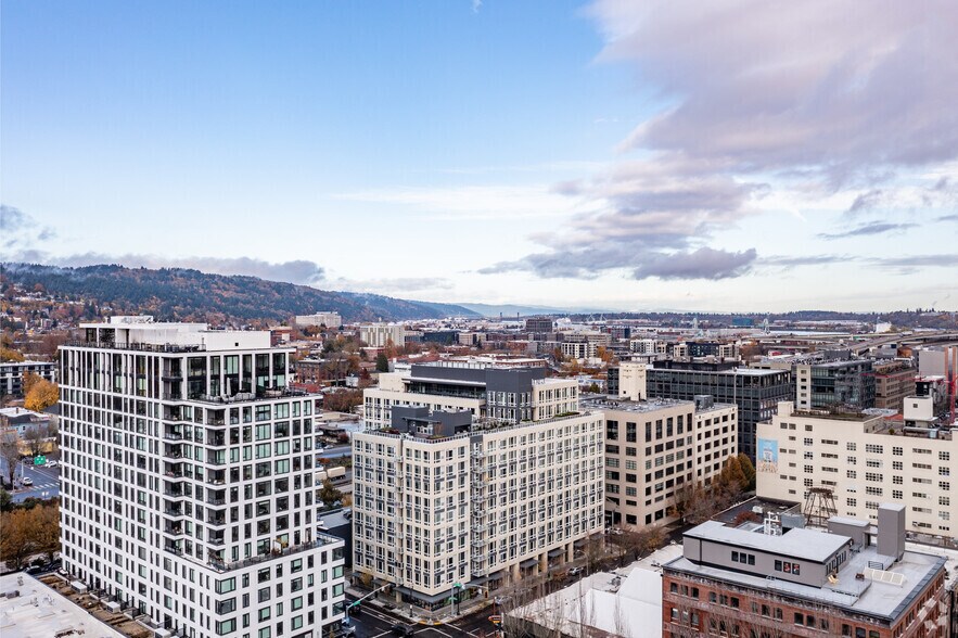 More Photos Of 1430 NW Hoyt St, Portland Apartments For Lease