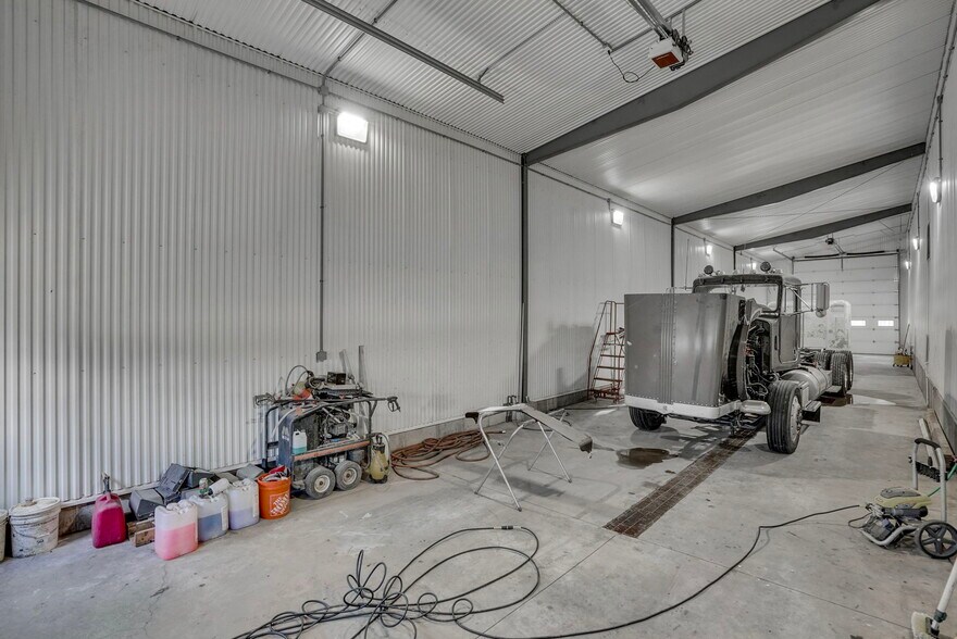 More Photos Of 6851 W Gerwoude Dr, Mc Bain Warehouse For Sale