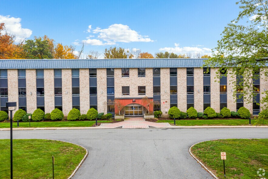 More Photos Of 25 Lindsley Dr, Morristown Medical For Lease