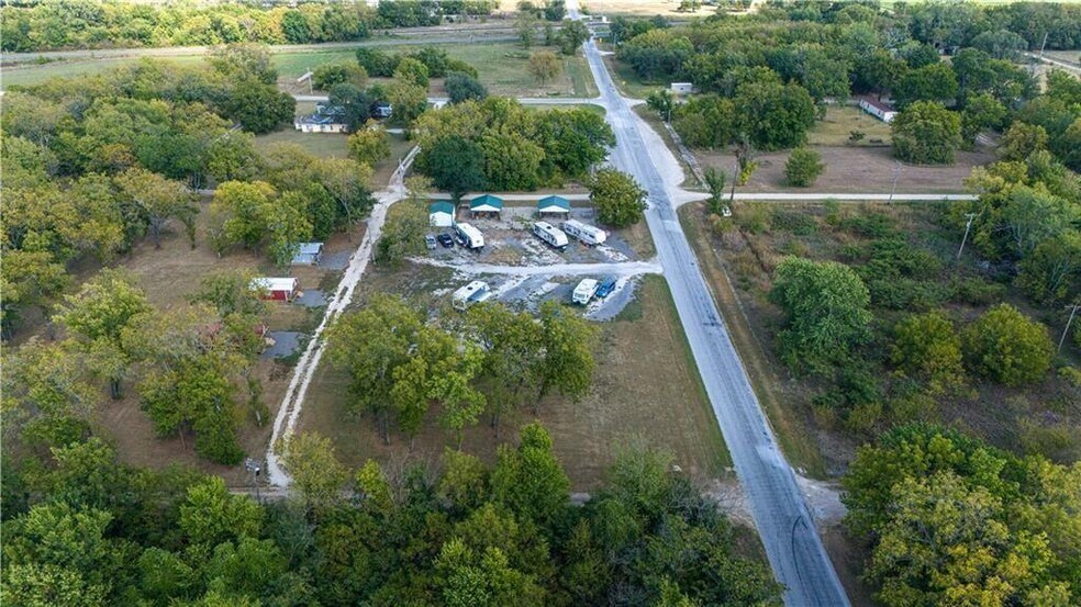 More Photos Of 74 2nd St, Moran Trailer Camper Park For Sale