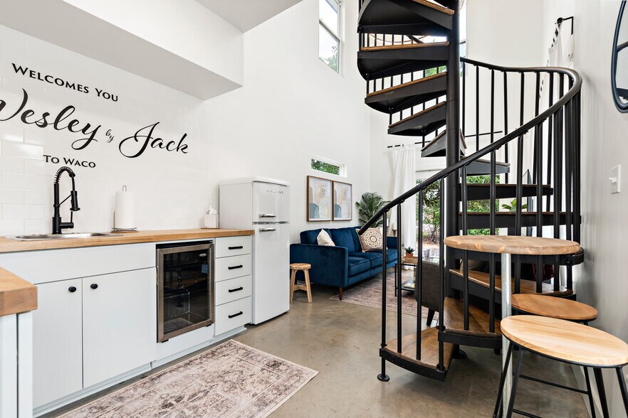 More Photos Of 511 S 10th St, Waco Specialty For Sale