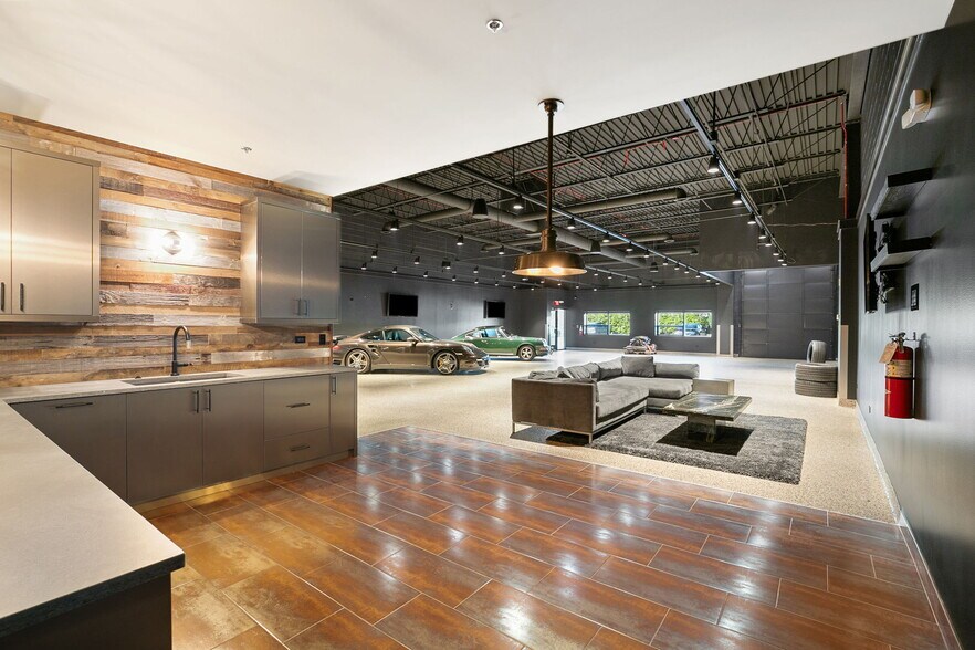 More Photos Of 1180-1198 Heather Dr, Lake Zurich Warehouse For Sale