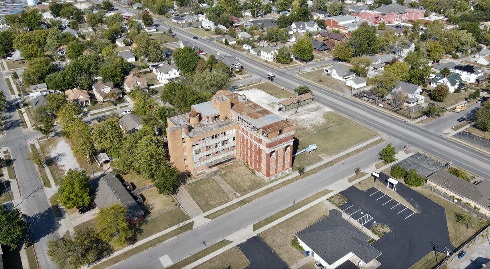 Primary Photo Of 2008 S Sergeant, Joplin Hospital For Sale