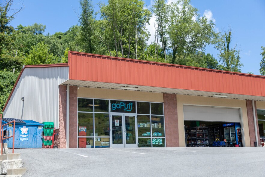 More Photos Of 700 Business Park Dr, Morgantown Showroom For Lease