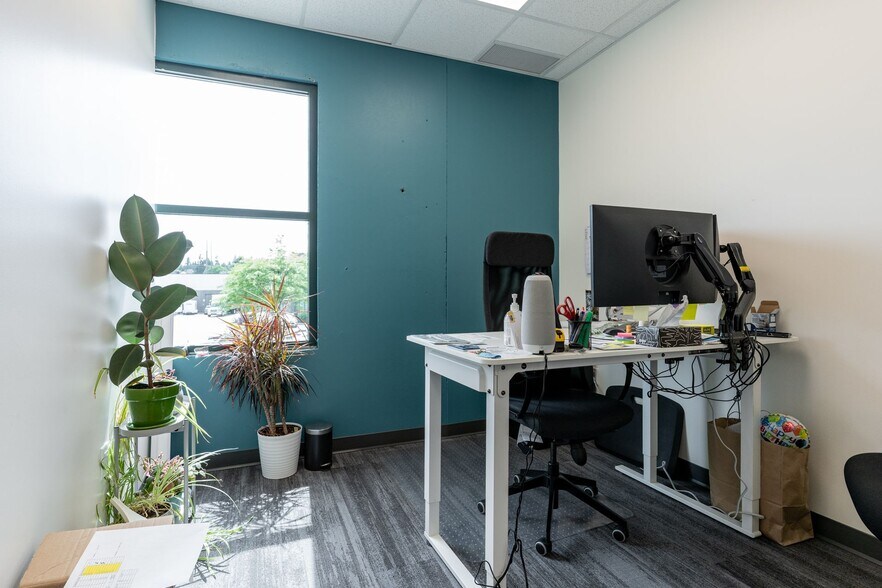 More Photos Of 2071 Kingsway Ave, Port Coquitlam Flex For Sale