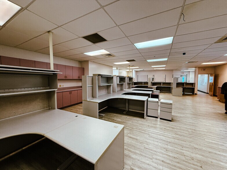 More Photos Of 6451 North W St, Pensacola Office For Lease