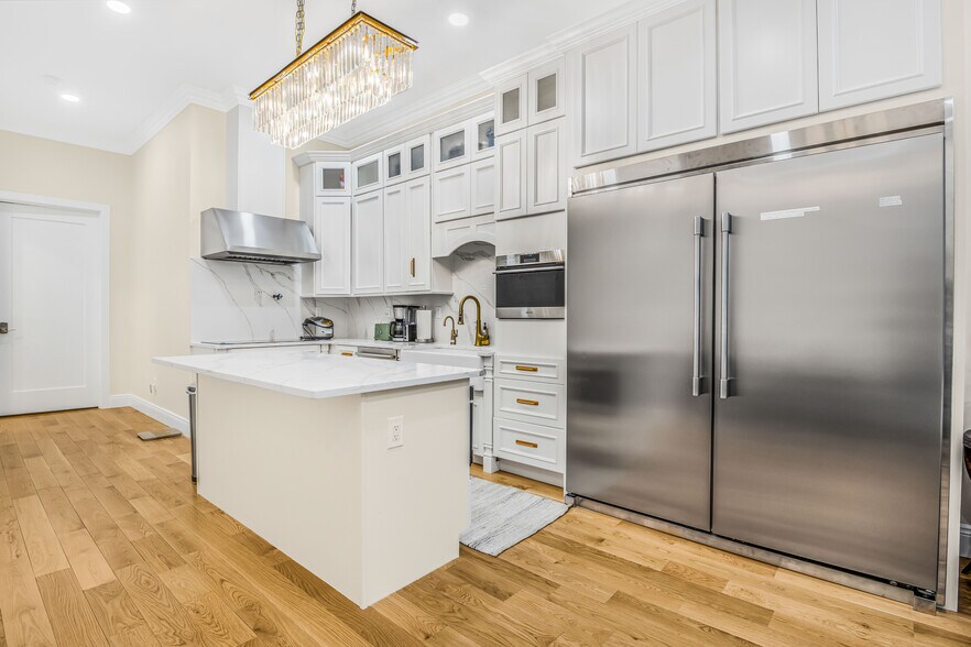 More Photos Of 450 W 44th St, New York Apartments For Sale