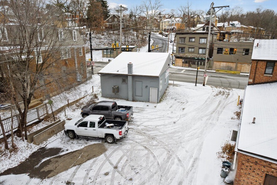 More Photos Of 2404 Saw Mill Run Blvd, Pittsburgh Storefront For Sale