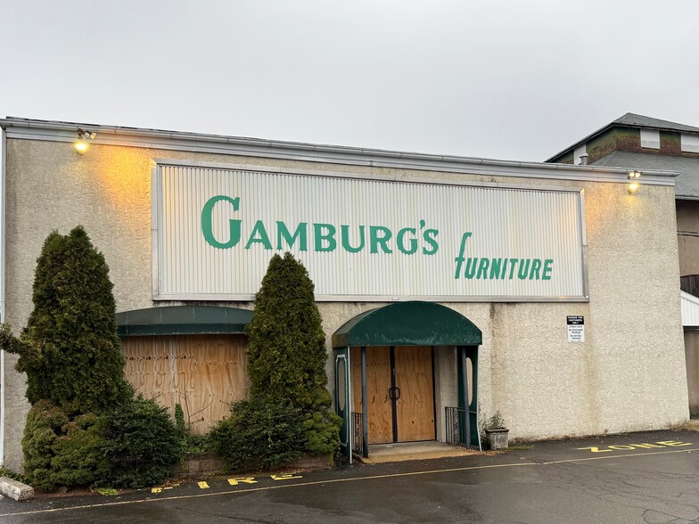 More Photos Of 107 S York Rd, Hatboro Storefront For Sale