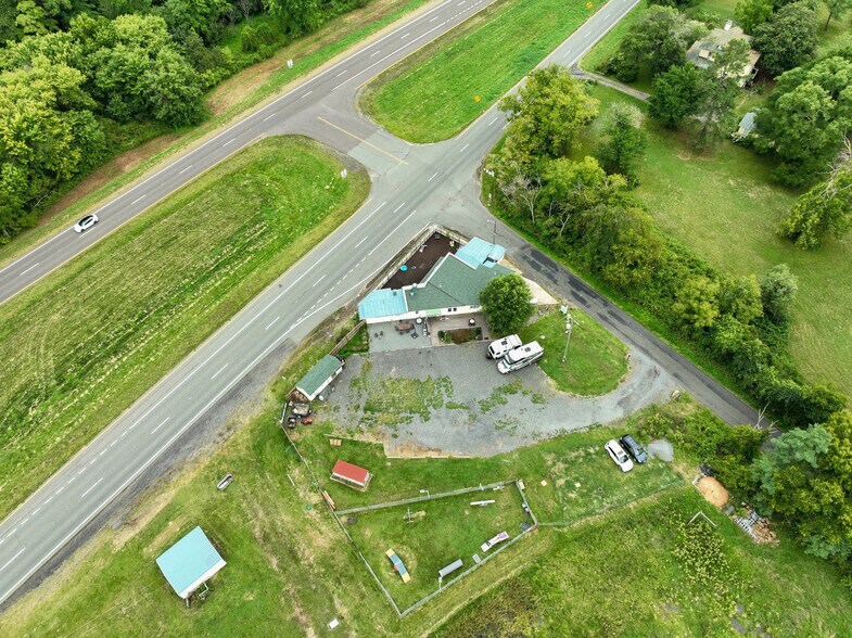 More Photos Of 12167 Lee Hwy, Sperryville Veterinarian Kennel For Sale