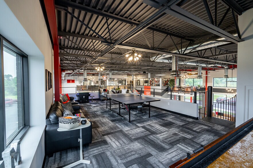 More Photos Of 205 SE 22nd St, Bentonville Office For Sale