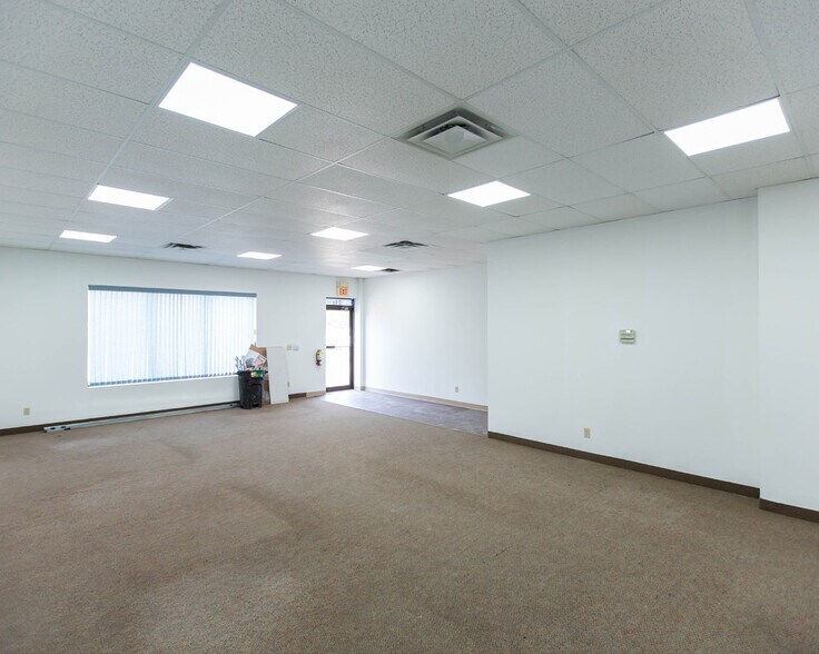 More Photos Of 24 Mcintyre Pl, Kitchener Warehouse For Sale