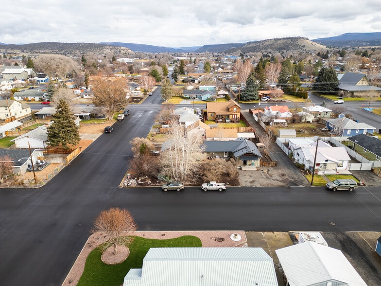 More Photos Of 344 SE Elm St, Prineville Flex For Sale