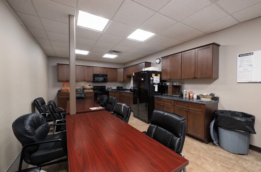 More Photos Of 2050 Reiser Ave SE, New Philadelphia Warehouse For Sale