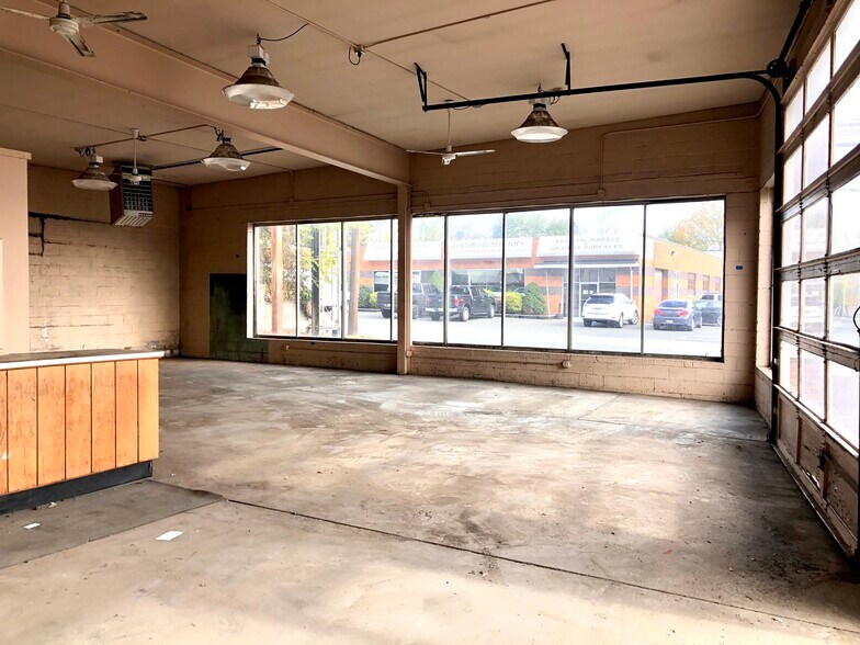 More Photos Of 262 Goffle Rd, Hawthorne Service For Lease