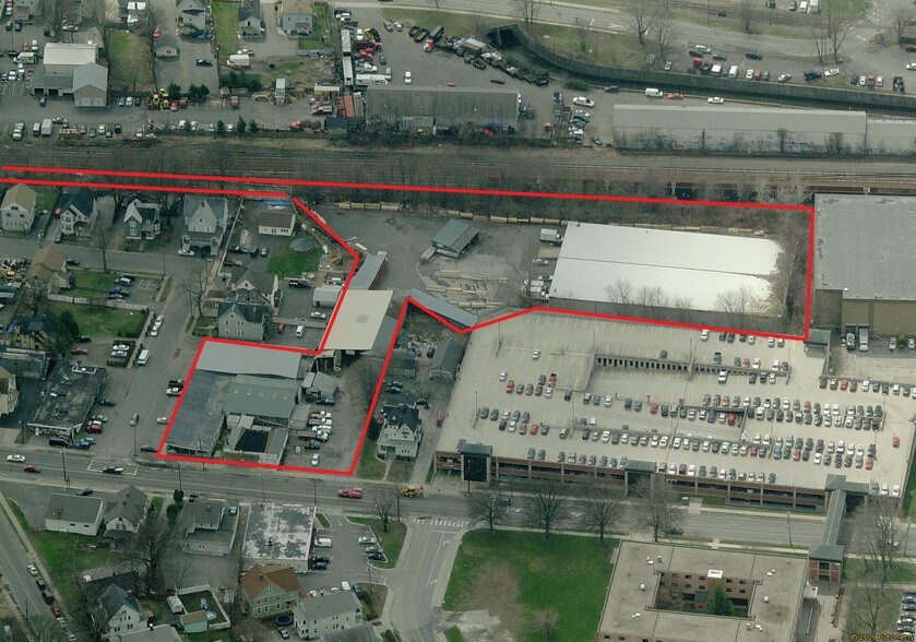 More Photos Of 212 White St, Danbury Warehouse For Lease