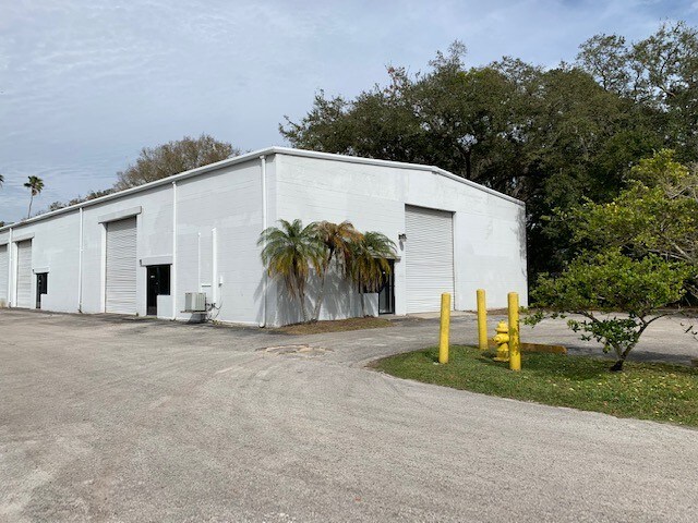 More Photos Of 1010 Park Ct, Safety Harbor Warehouse For Lease