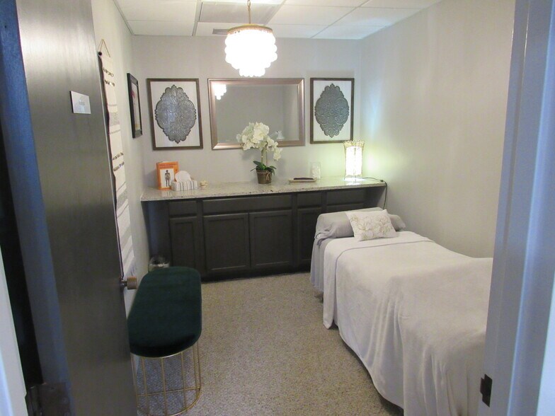 More Photos Of 595 W Granada Blvd, Ormond Beach Medical For Sale