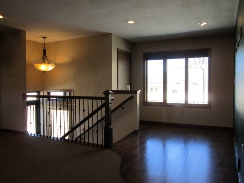 More Photos Of 101 7th St S, Saint James Freestanding For Lease