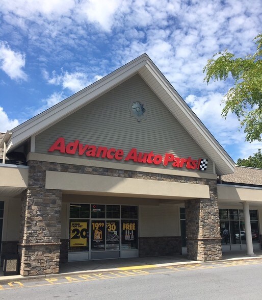 More Photos Of 3999-4001 Albany Post Rd, Hyde Park Unknown For Lease