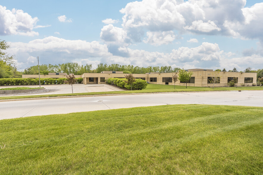 Primary Photo Of 13300 Hickman Rd, Clive Office For Lease