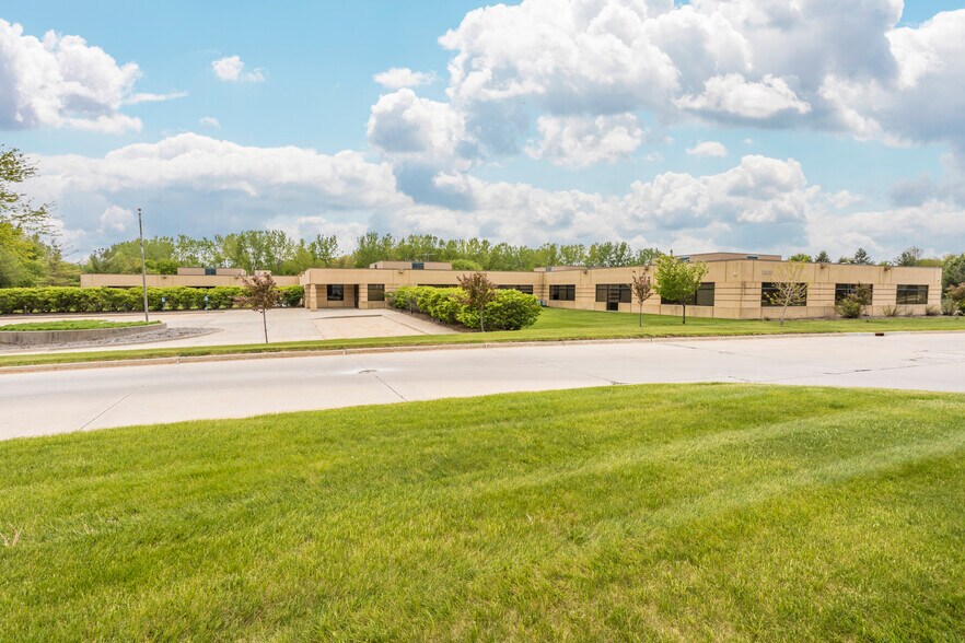 More Photos Of 13300 Hickman Rd, Clive Office For Sale