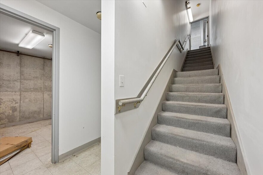 More Photos Of 7525 W Madison St, Forest Park Storefront Retail Office For Lease