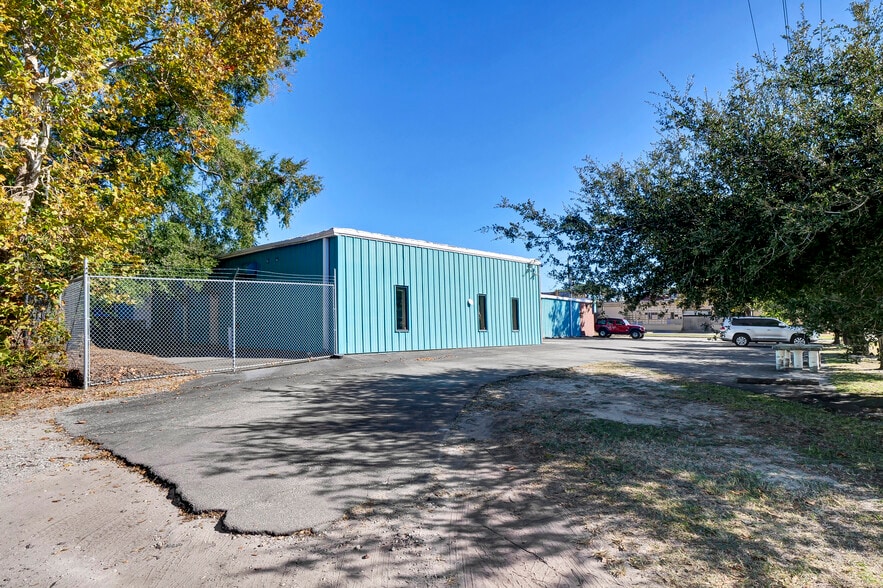 More Photos Of 1316 S 5th Ave, Wilmington Service For Sale