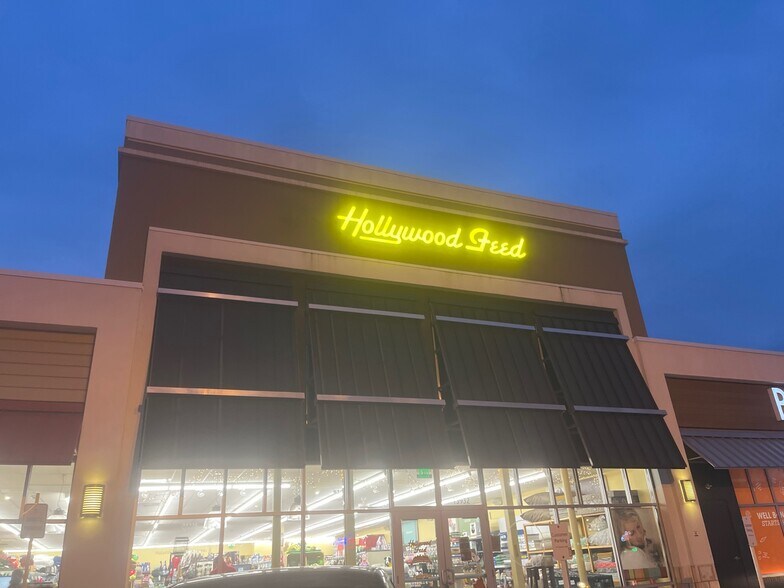 More Photos Of 13908-13998 Cedar Rd, University Heights Unknown For Lease