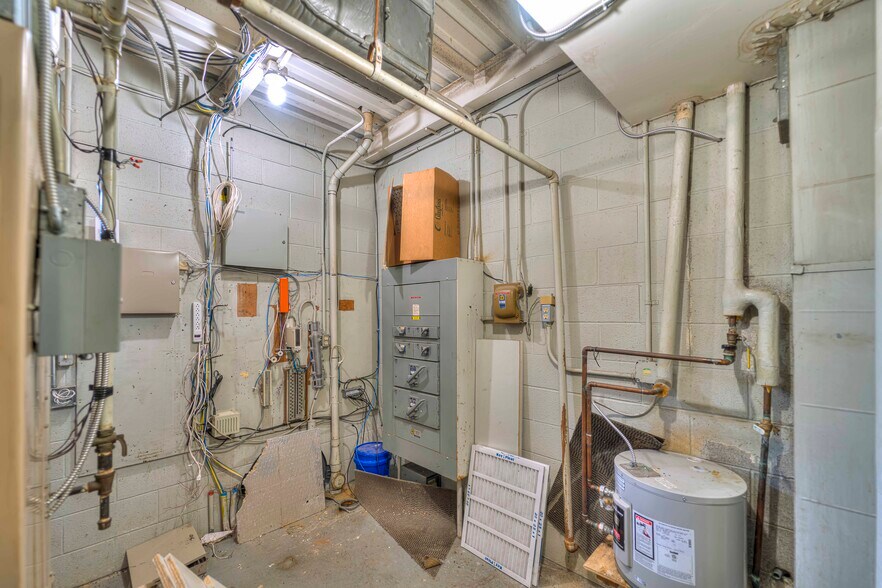 More Photos Of 1217 Greenwood Ave, Jackson General Retail For Sale