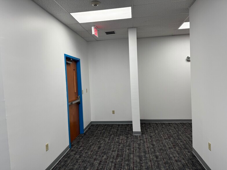 More Photos Of 959 N Main St, Providence Office For Lease