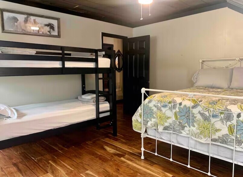 More Photos Of 33 Rose Petal Ln, Ellijay General Retail For Sale