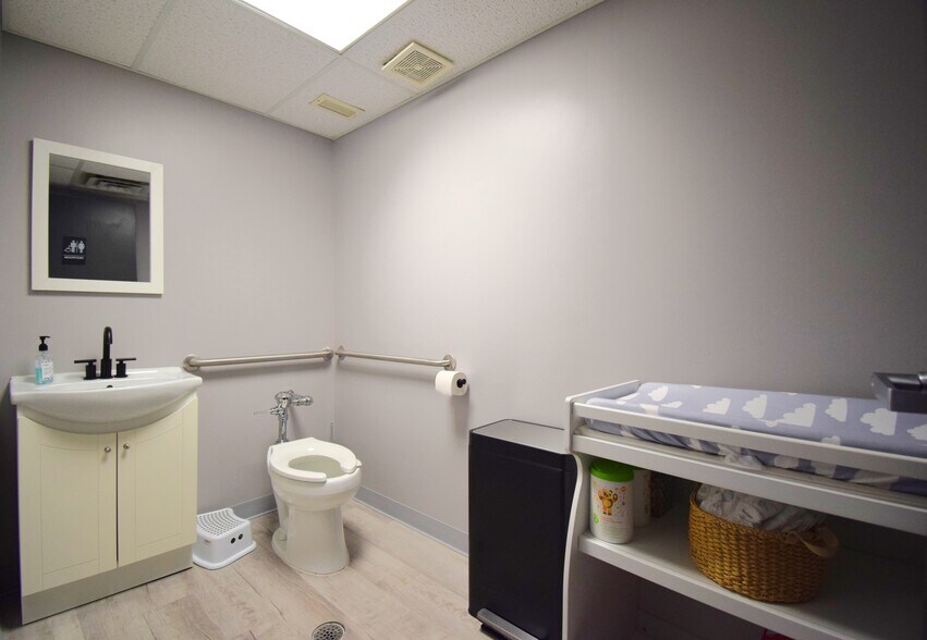 More Photos Of 1708 Jefferson Ave, Mount Vernon Office For Sale