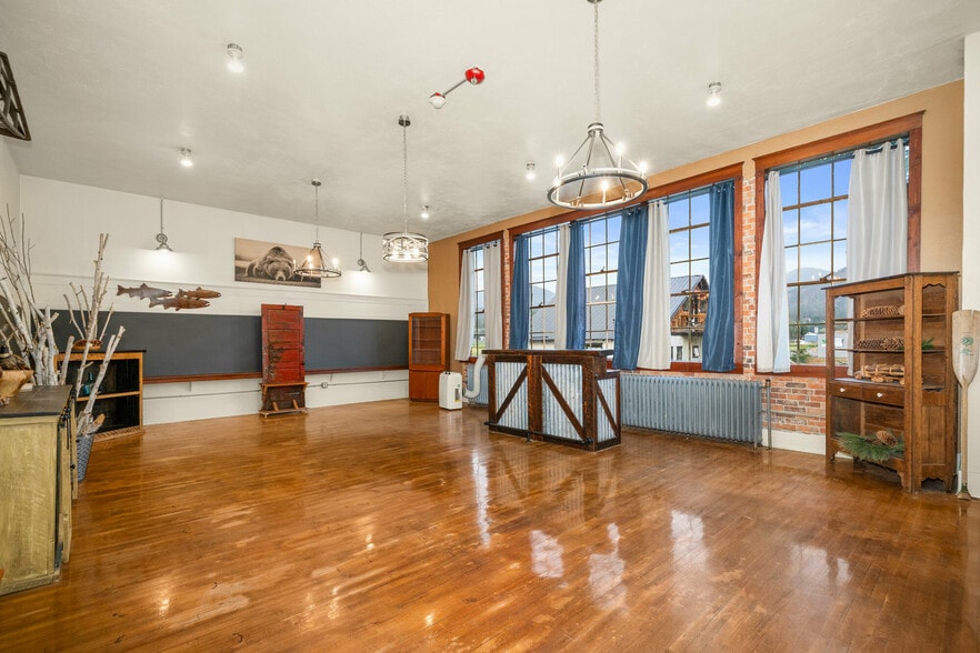 More Photos Of 508 E Main Ave, Chewelah Office For Sale