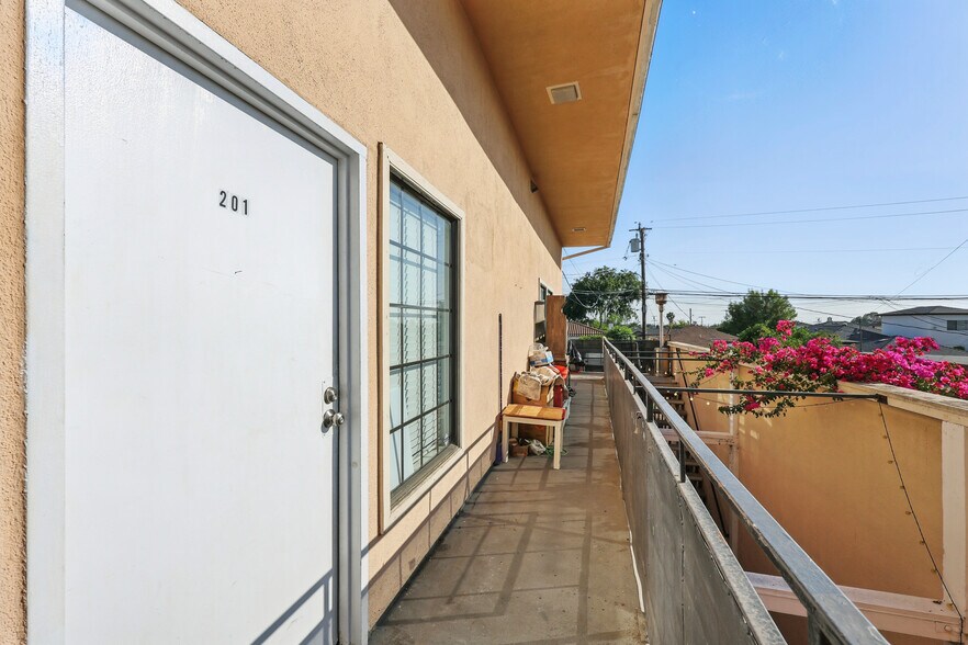 More Photos Of 5428 E Beverly Blvd, Los Angeles Office For Sale