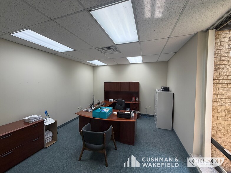 More Photos Of 16500 W Sprague Rd, Middleburg Heights Office For Sale