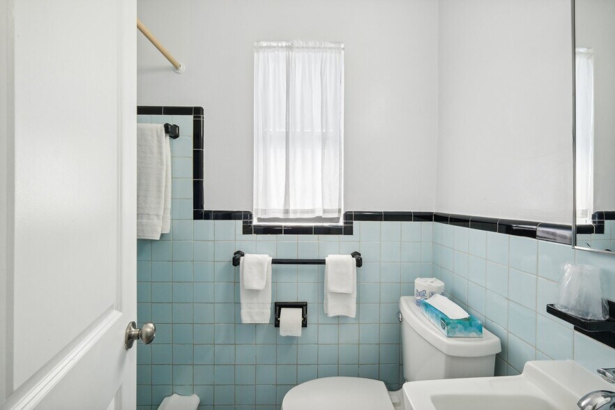 More Photos Of 1201 S Federal Hwy, Hollywood Hotel For Sale