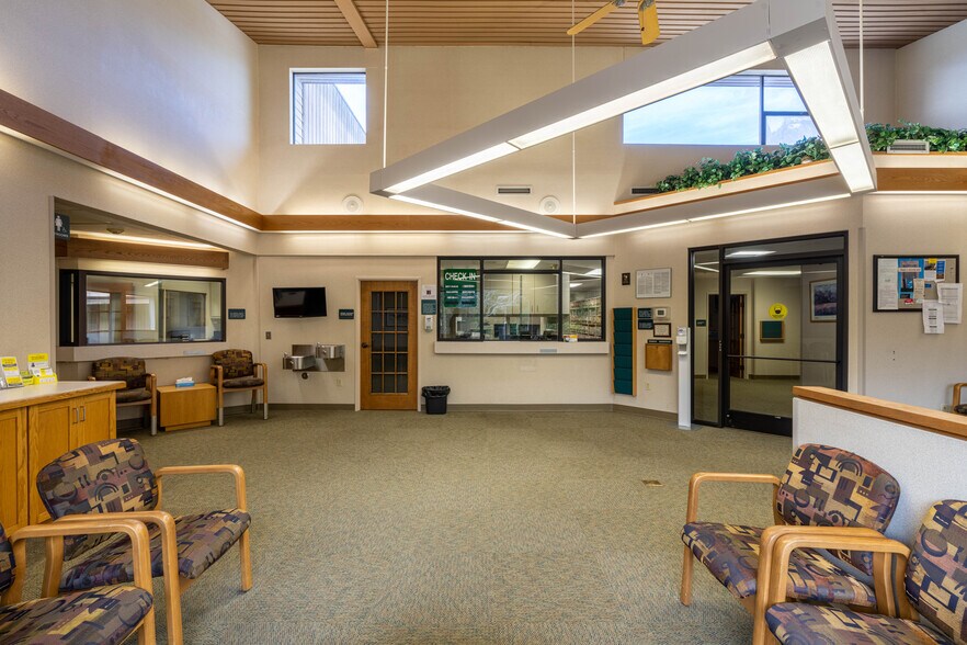 More Photos Of 2699 N 17th St, Coos Bay Medical For Sale