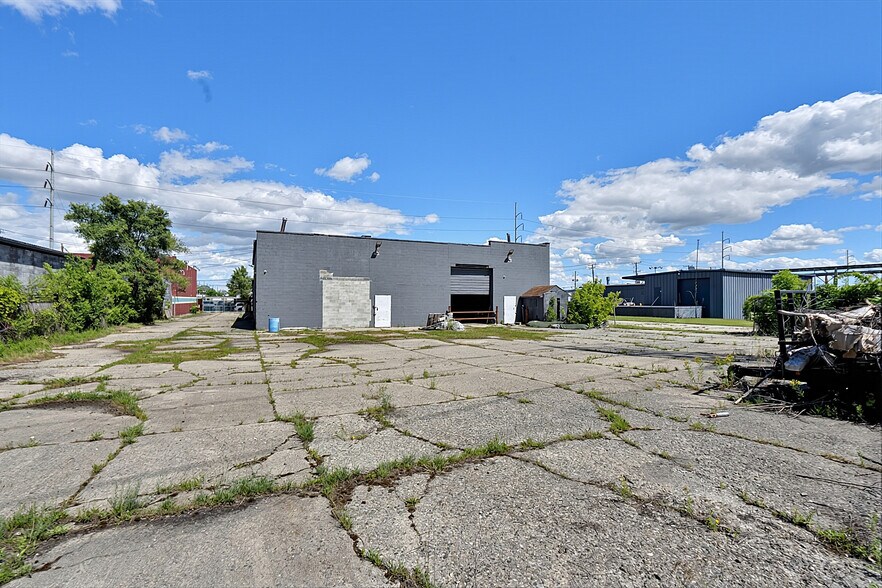 More Photos Of 12925 Auburn St, Detroit Warehouse For Sale