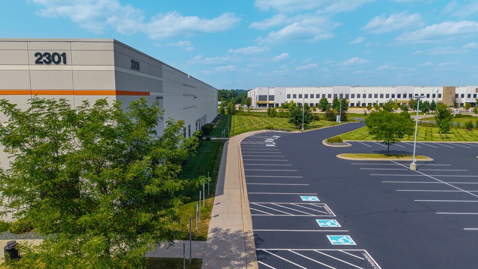 More Photos Of 2301 4th Ave E, Shakopee Manufacturing For Lease