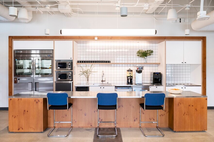 More Photos Of 611 N Brand Blvd, Glendale Office For Lease