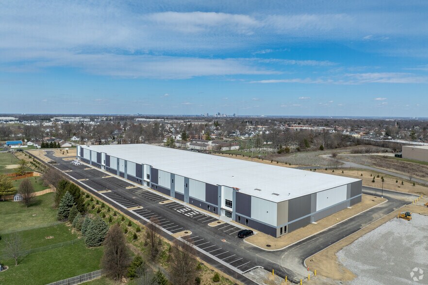 More Photos Of 3741 Grove City Rd, Grove City Distribution For Sale