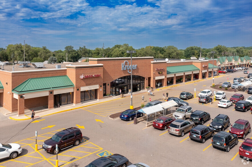 Primary Photo Of 1607-1641 Broadway St, Pekin General Retail For Lease