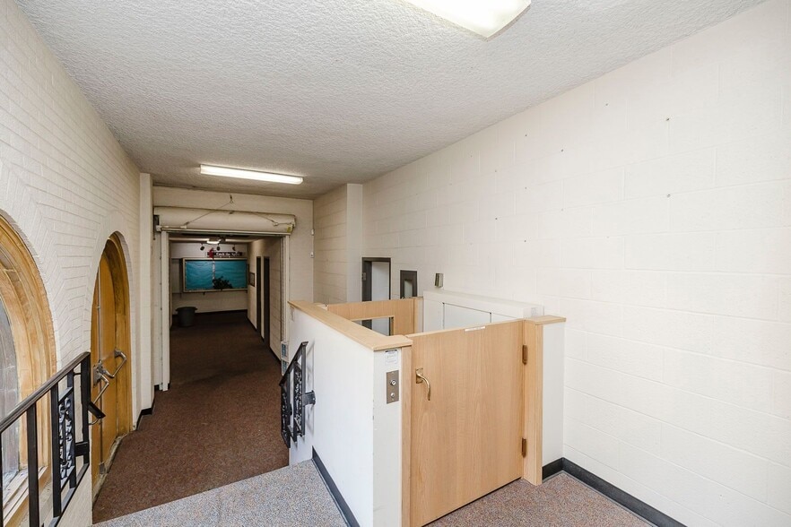 More Photos Of 856 S Green St, Wichita Religious Facility For Sale