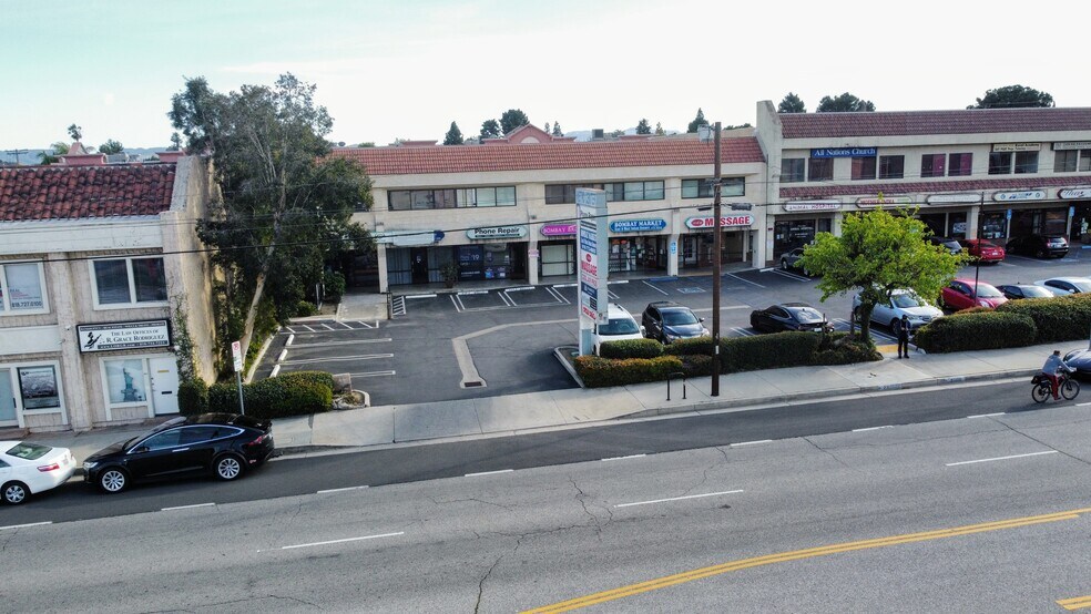 More Photos Of 21010-21018 Devonshire St, Chatsworth Unknown For Lease