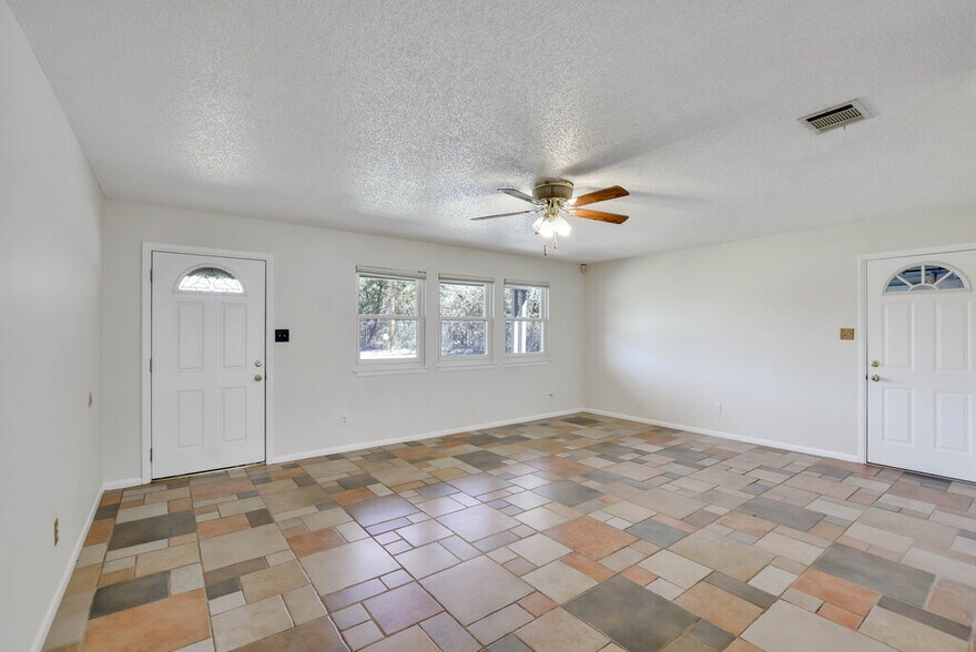 More Photos Of 16001 Awalt Dr, Austin Office For Sale