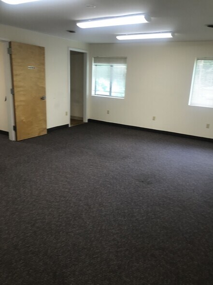 More Photos Of 7 Pinewoods Rd, Hyde Park Medical For Lease