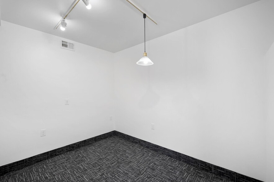 More Photos Of 4740 N 42nd Ave, Golden Valley Freestanding For Lease